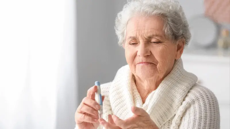 Diabetes em idosos: 8 sinais característicos pra ficar de olho