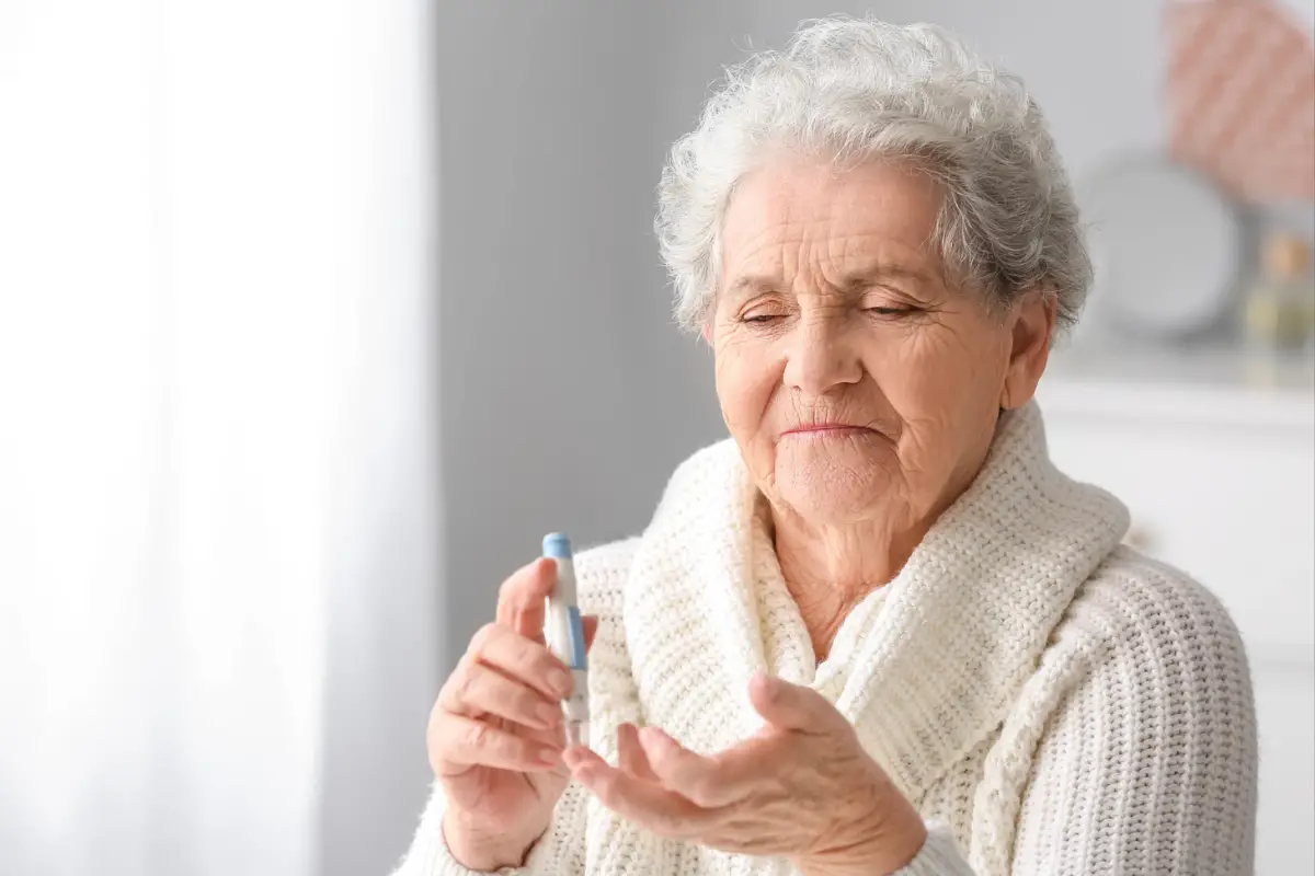 Diabetes em idosos: 8 sinais característicos pra ficar de olho